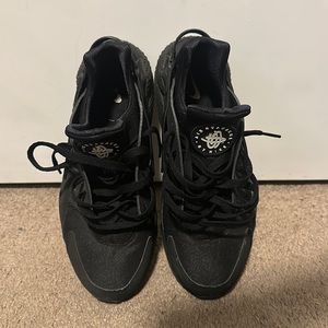 Nike Huarache black men’s size 9 (good condition)